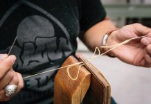 Signatura del conveni de cuirs, repussats i marroquineria de Catalunya