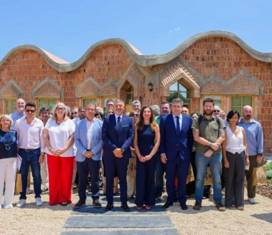La Fundació Laboral de la Construcció de Catalunya inaugura la rehabilitació de la rèplica de les Escoles de la Sagrada Família a Badalona
